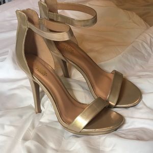 Gold/silver heels w ankle strap